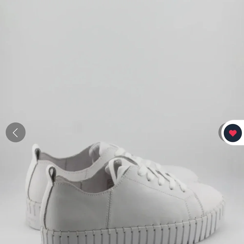 bernie mev. Aya White Memory Foam Platform Sneakers, Size 39 NEW